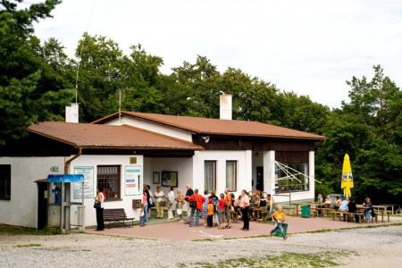 provozni-budova-konepruskych-jeskyni